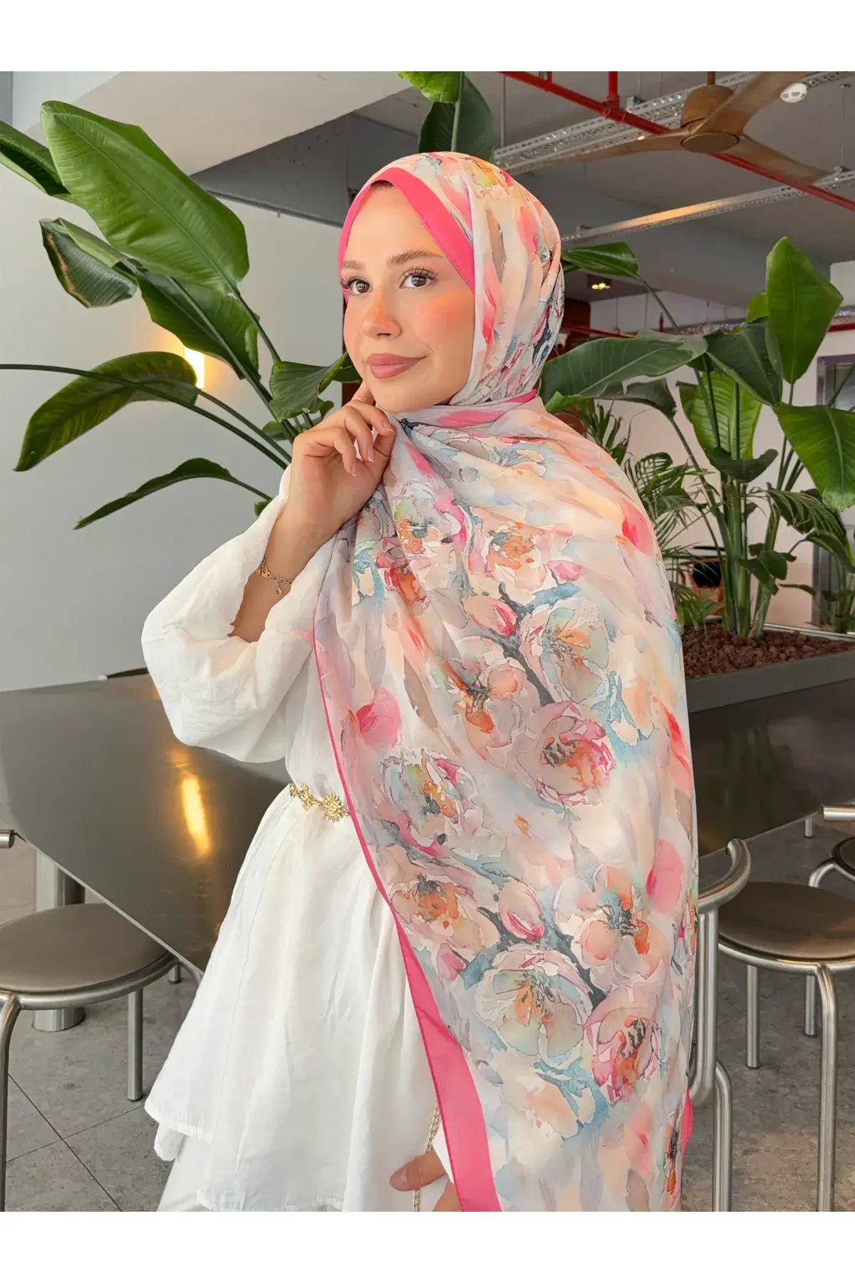 Moda Nûda İlham serisi fuşya karışık renkli şal ile modern bir görünüm yakalayın