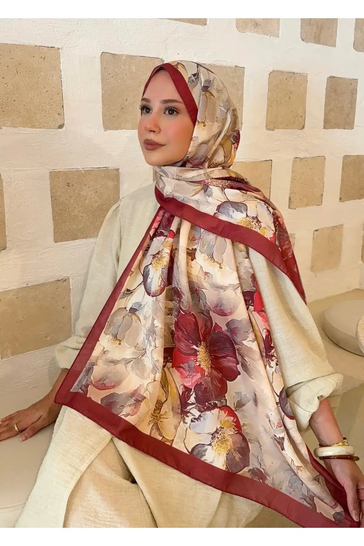 Yumuşak dokusuyla konfor sağlayan bordo-krem pamuk soft şal modeli