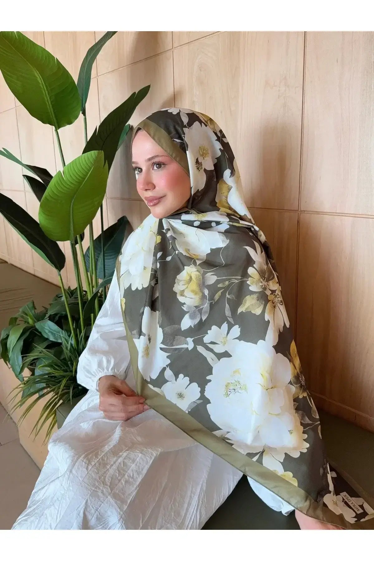Moda Nûda yeşil desenli pamuk soft şal ile sofistike bir görünüm yakalayın