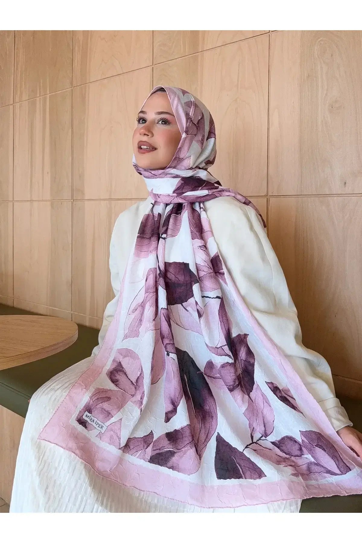 Yumuşak dokusuyla konforlu kullanım sağlayan toz pembe bambu şal