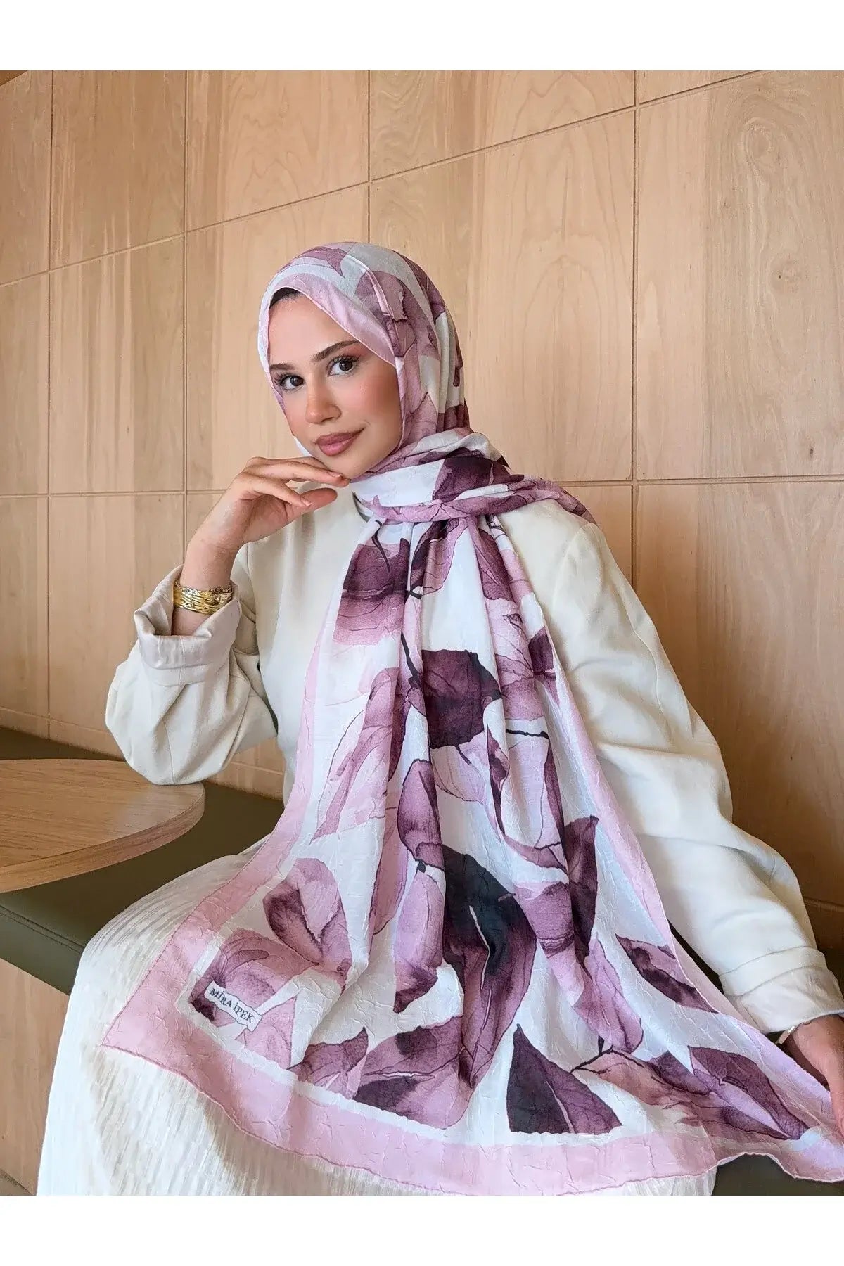 Doğal bambu kumaşıyla nefes alabilen toz pembe şal modeli