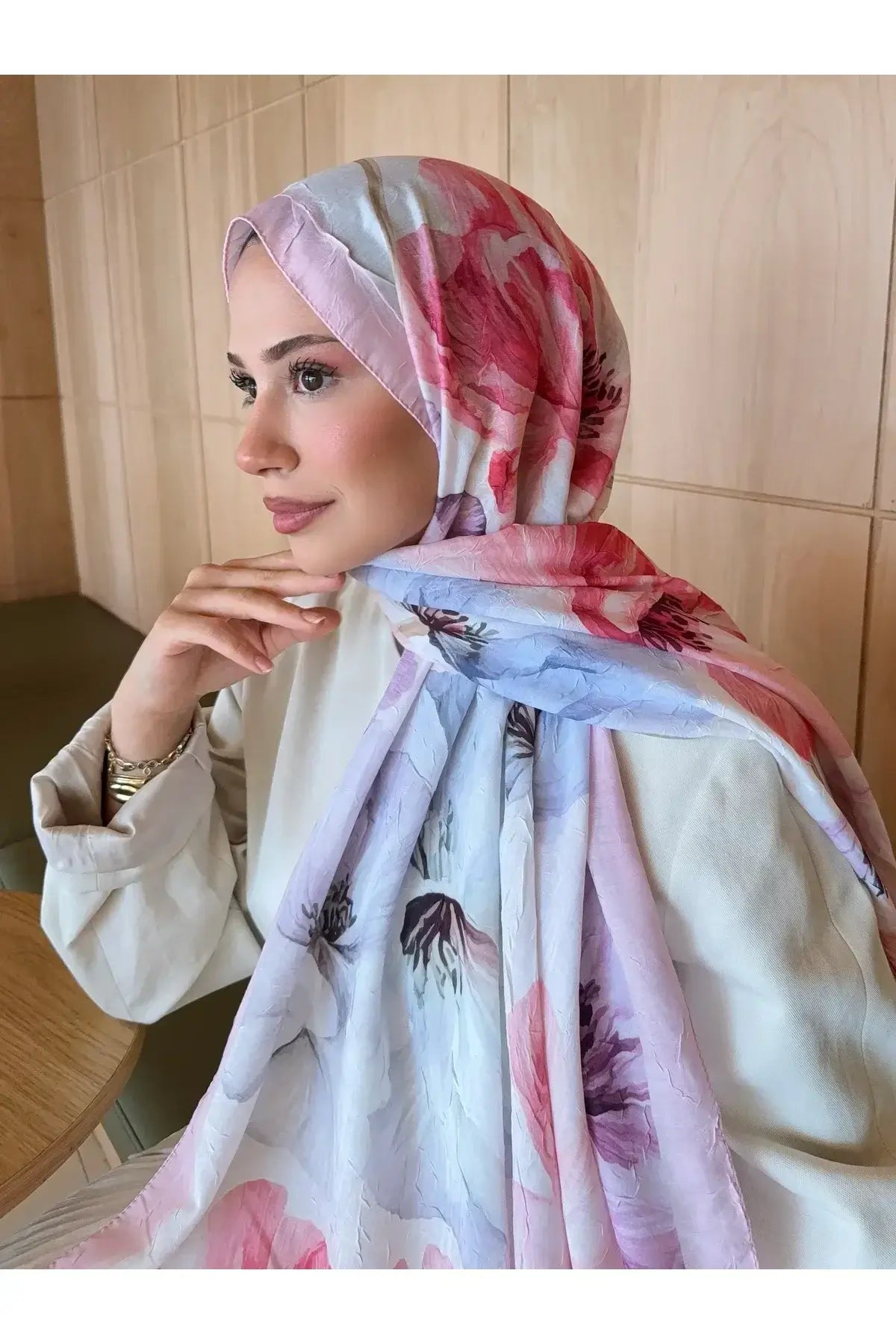 Özel günlerde şıklık sunan desenli pembe bambu kraş şal
