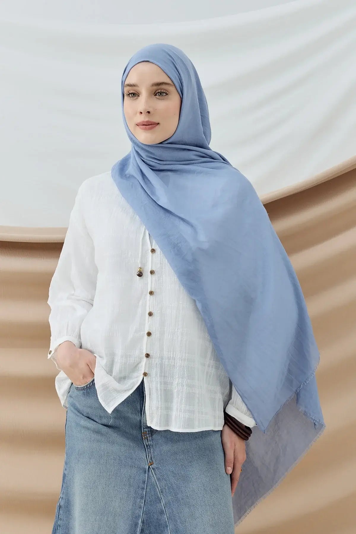 Aya Serisi Şal Marin rengiyle zarif kombin