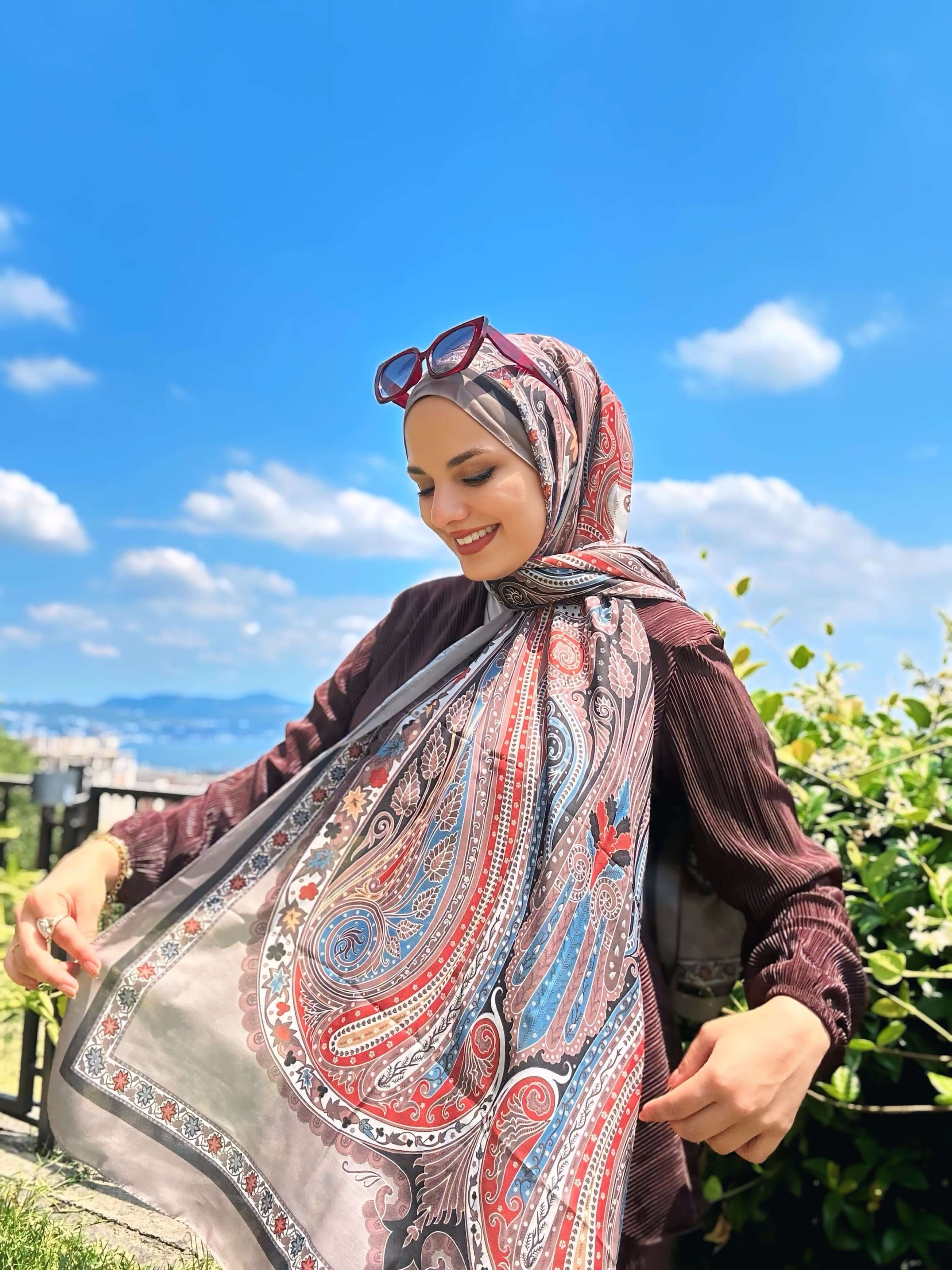 Çiçekli Etnik Desen Şal Vizon