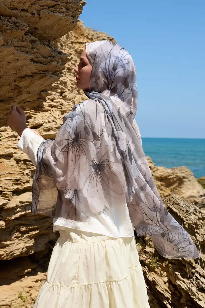 Yumuşak dokulu Alicia Desen Aya Şal ile şık stil önerisi