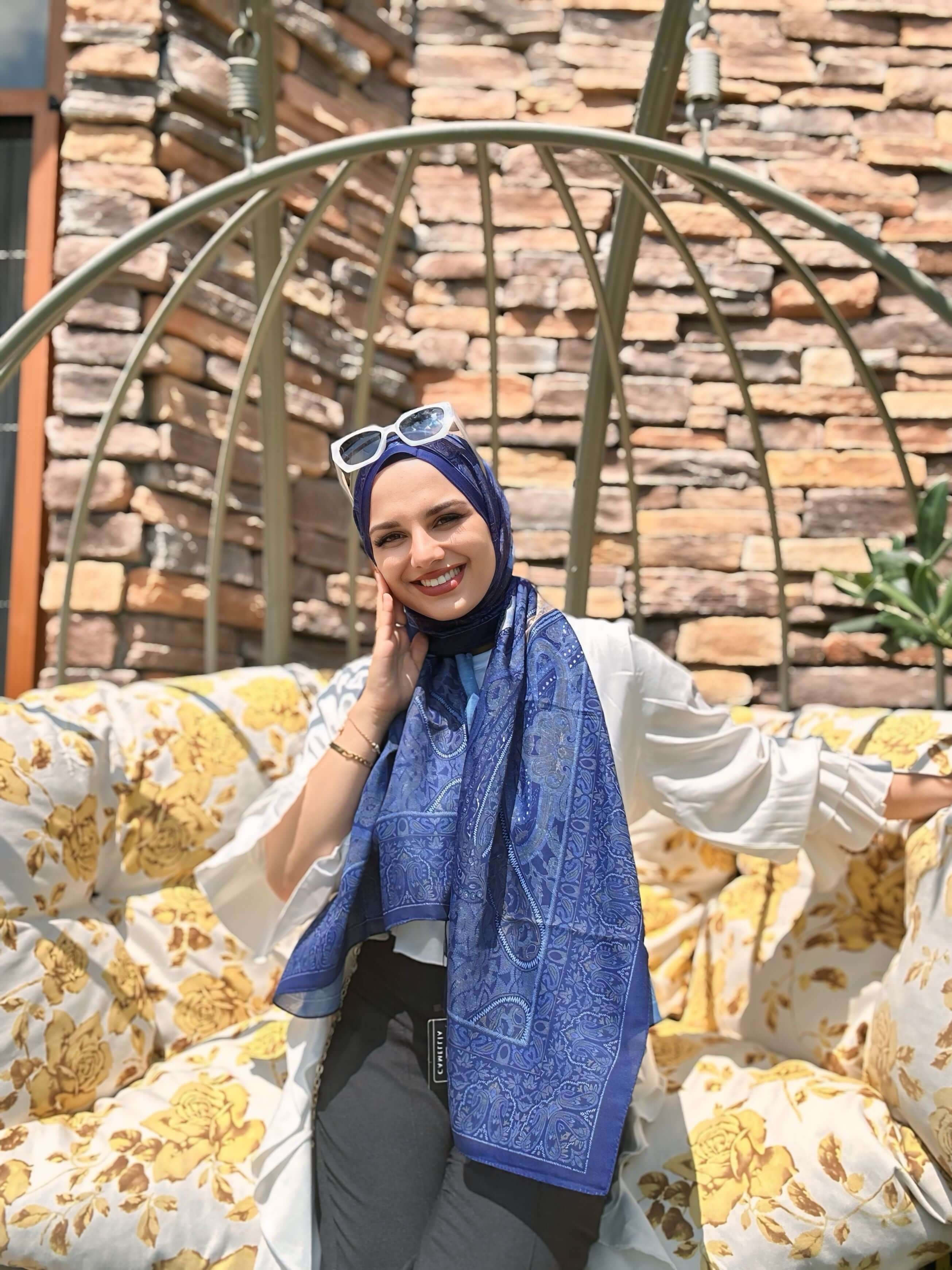 Vela Desen Soft Şal Morcivert ile sofistike ve zarif stil