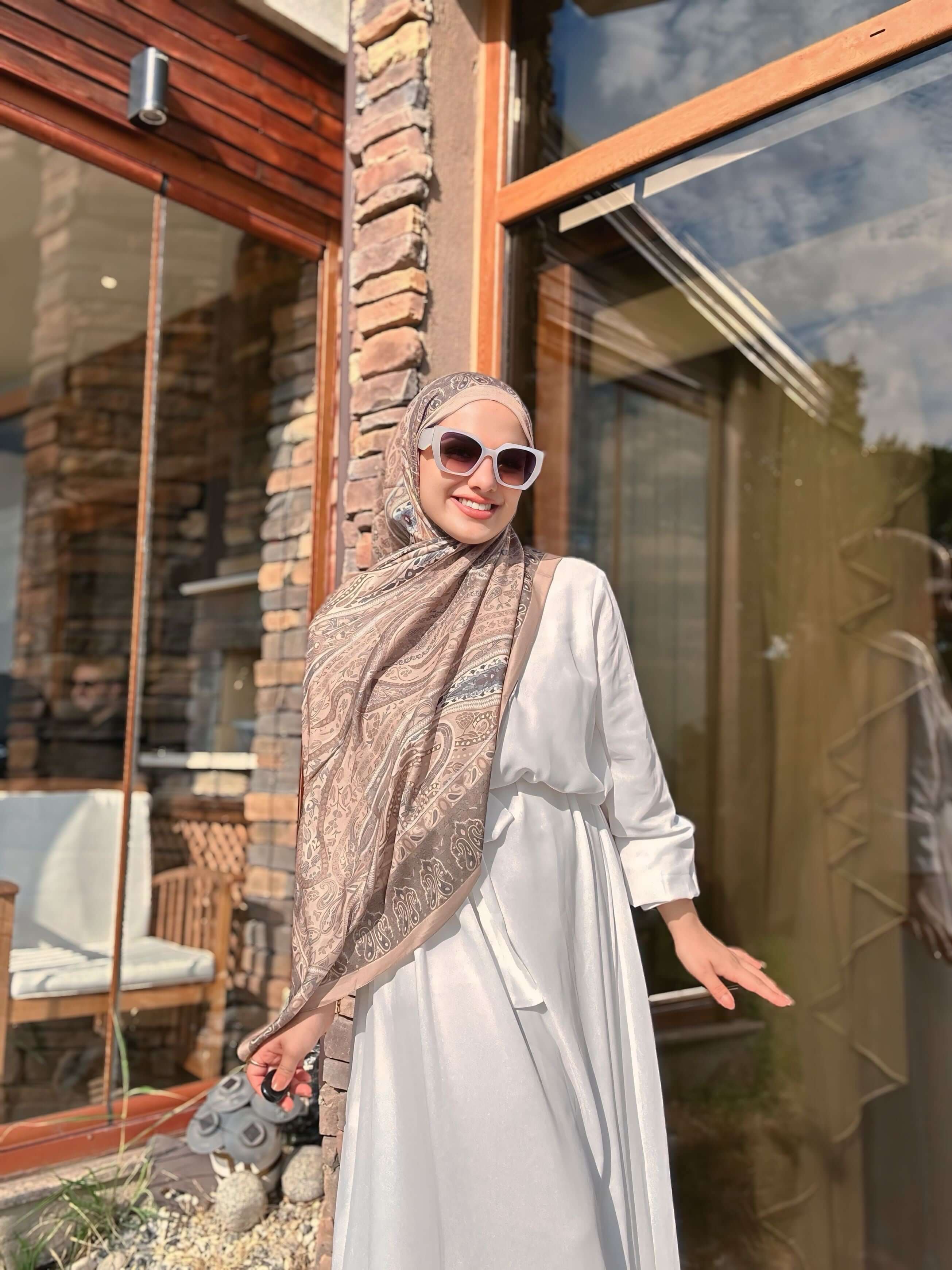 Vela Desen Soft Şal Bej ile sade ve zarif stil