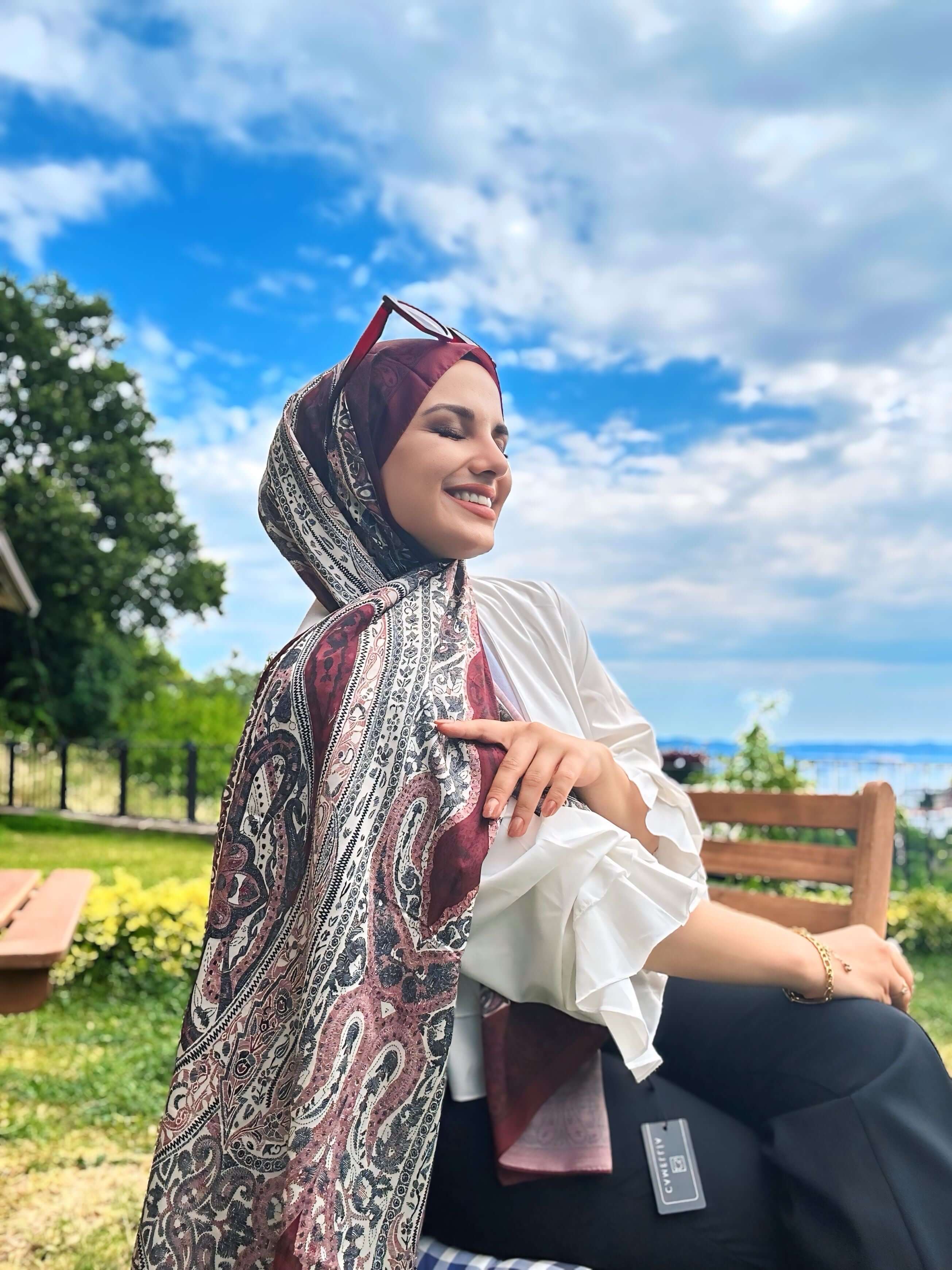 Vela Desen Soft Şal Bordo ile klasik ve güçlü bir stil