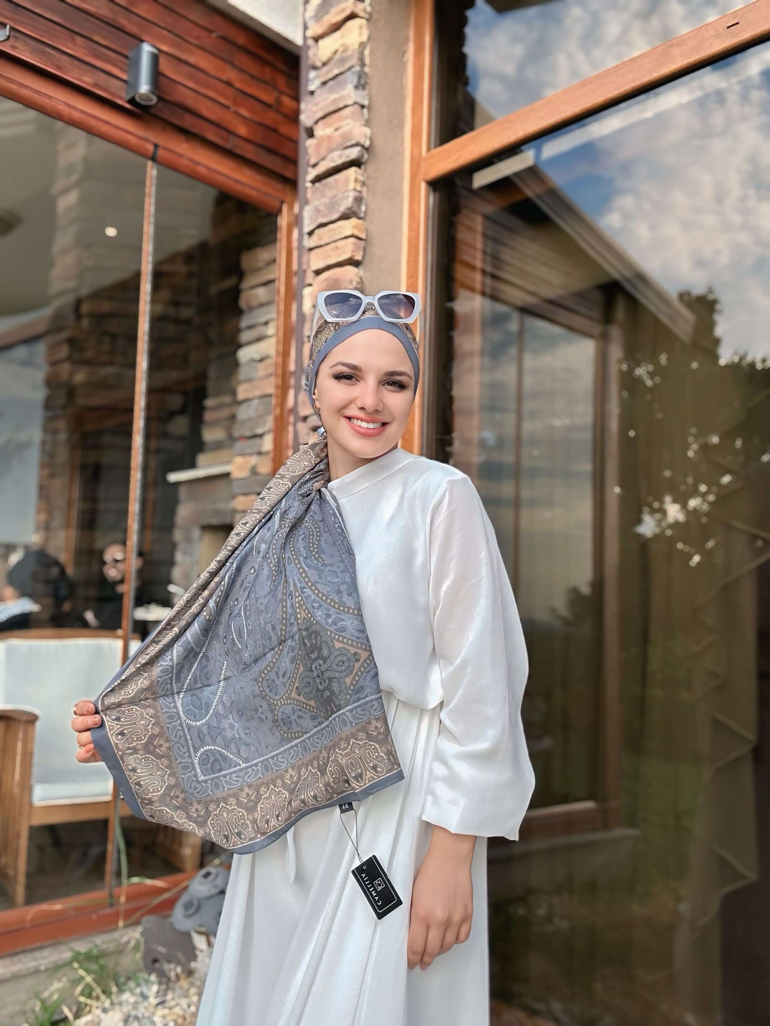 Gri tonlarında yumuşak dokulu Vela Desen Soft Şal detaylı görünüm