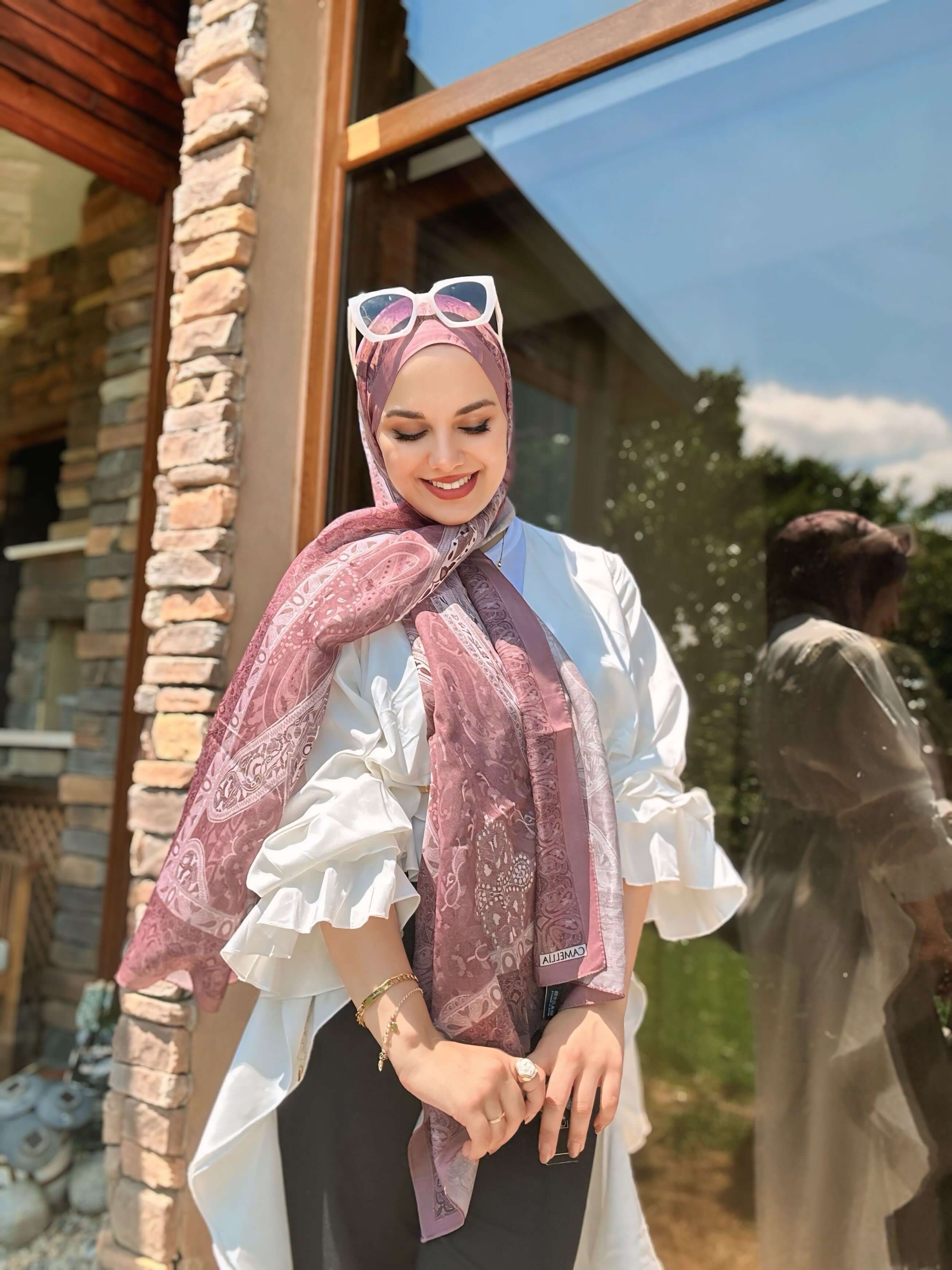 Vela Desen Soft Şal Gül Kurusu ile romantik ve zarif stil