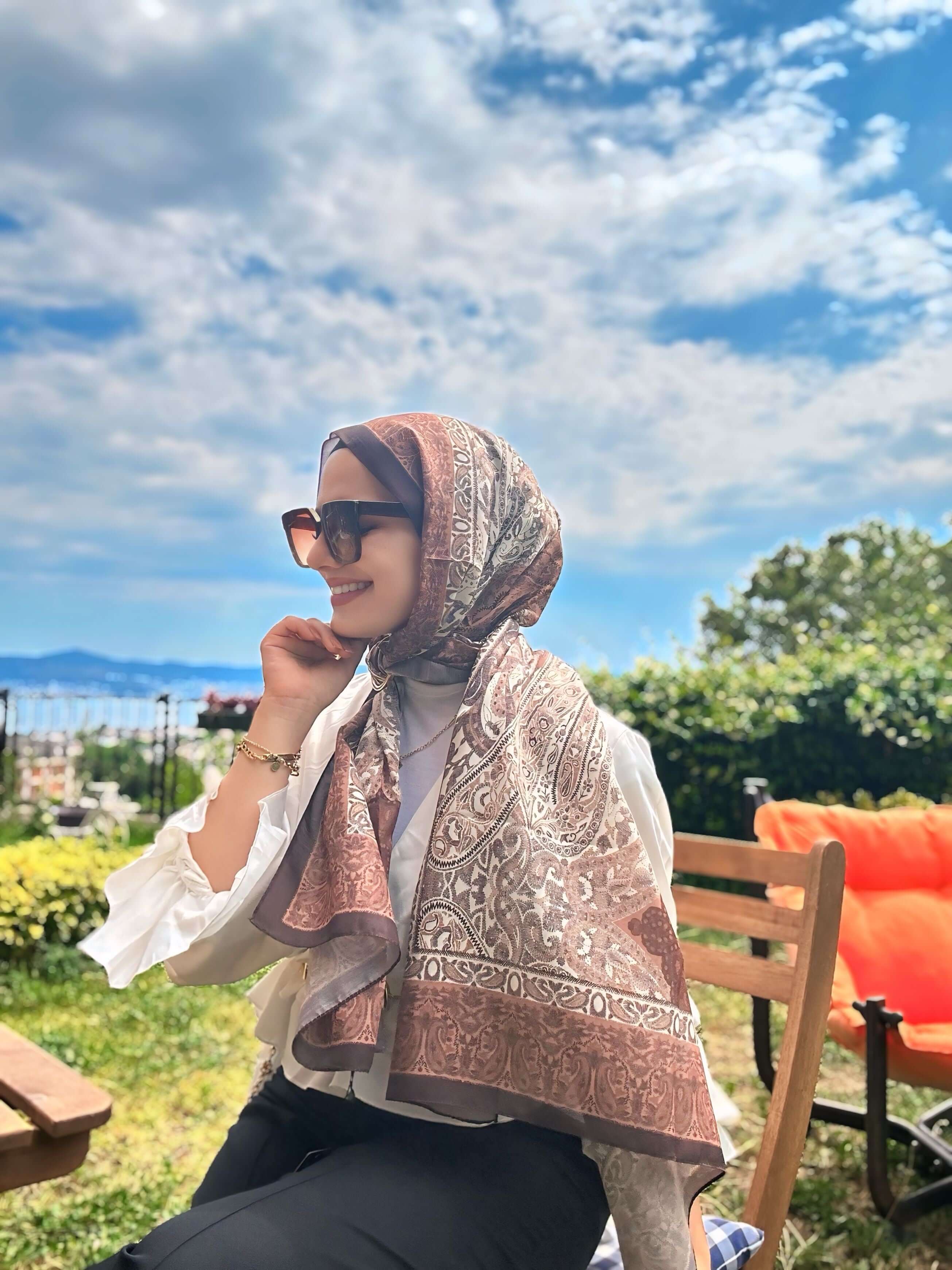 Vela Desen Soft Şal Kahve ile doğal ve sıcak bir stil