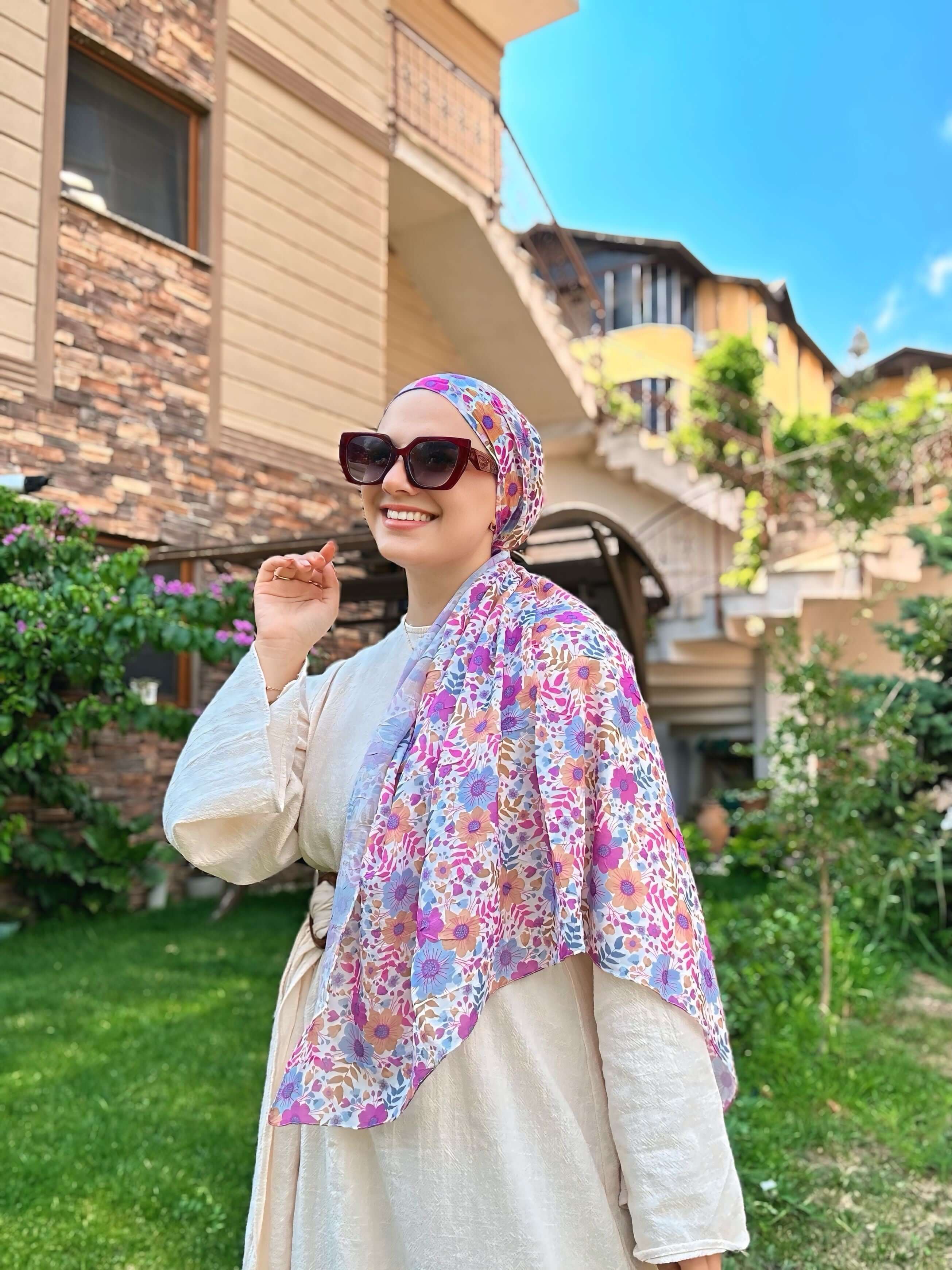 Flora Desen Bambu Eşarp Mavi Somon ile yumuşak renk uyumu