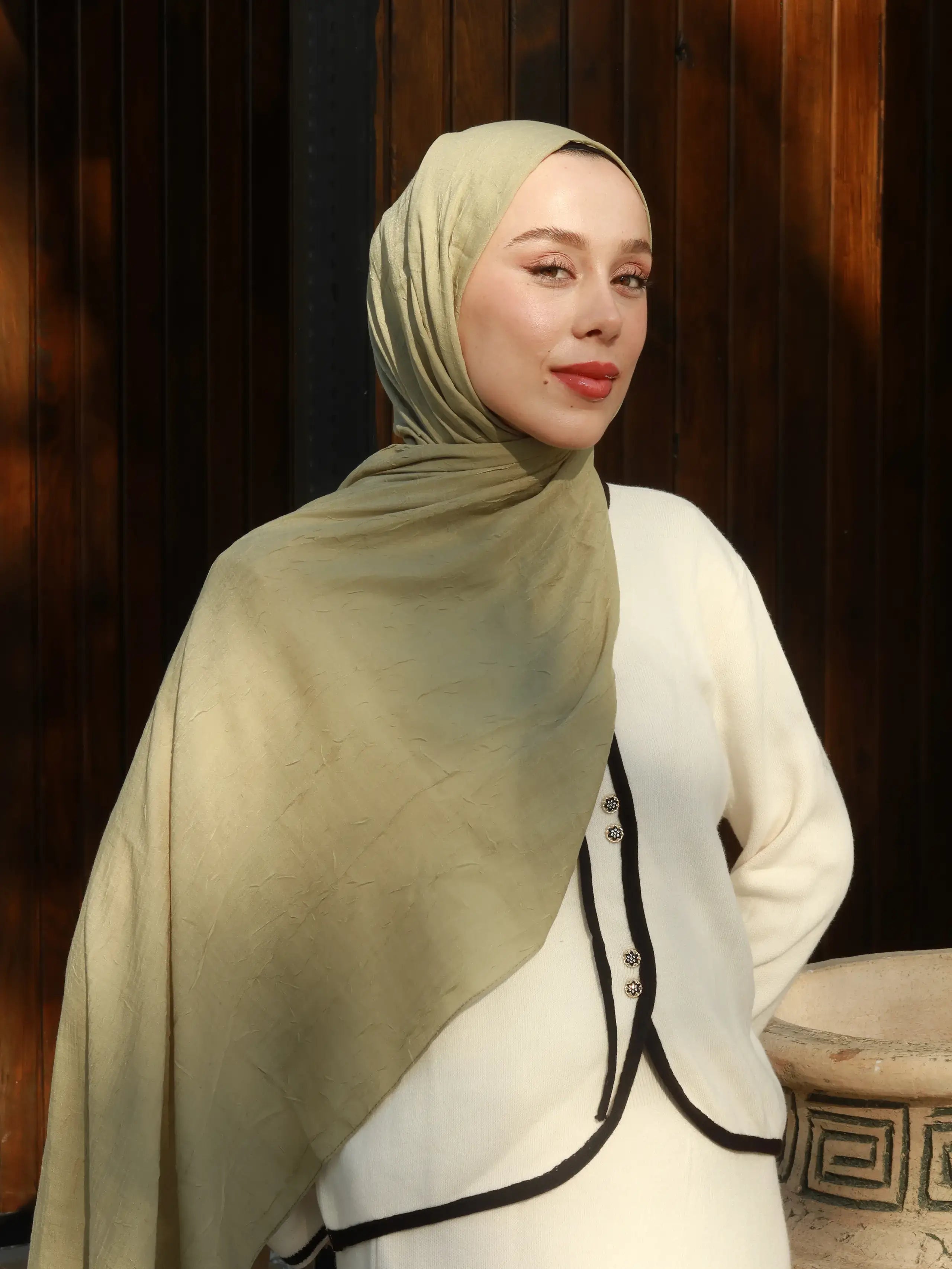 Modal Kraş Şal Yeşil Çay ile hafif ve doğal dokunuş