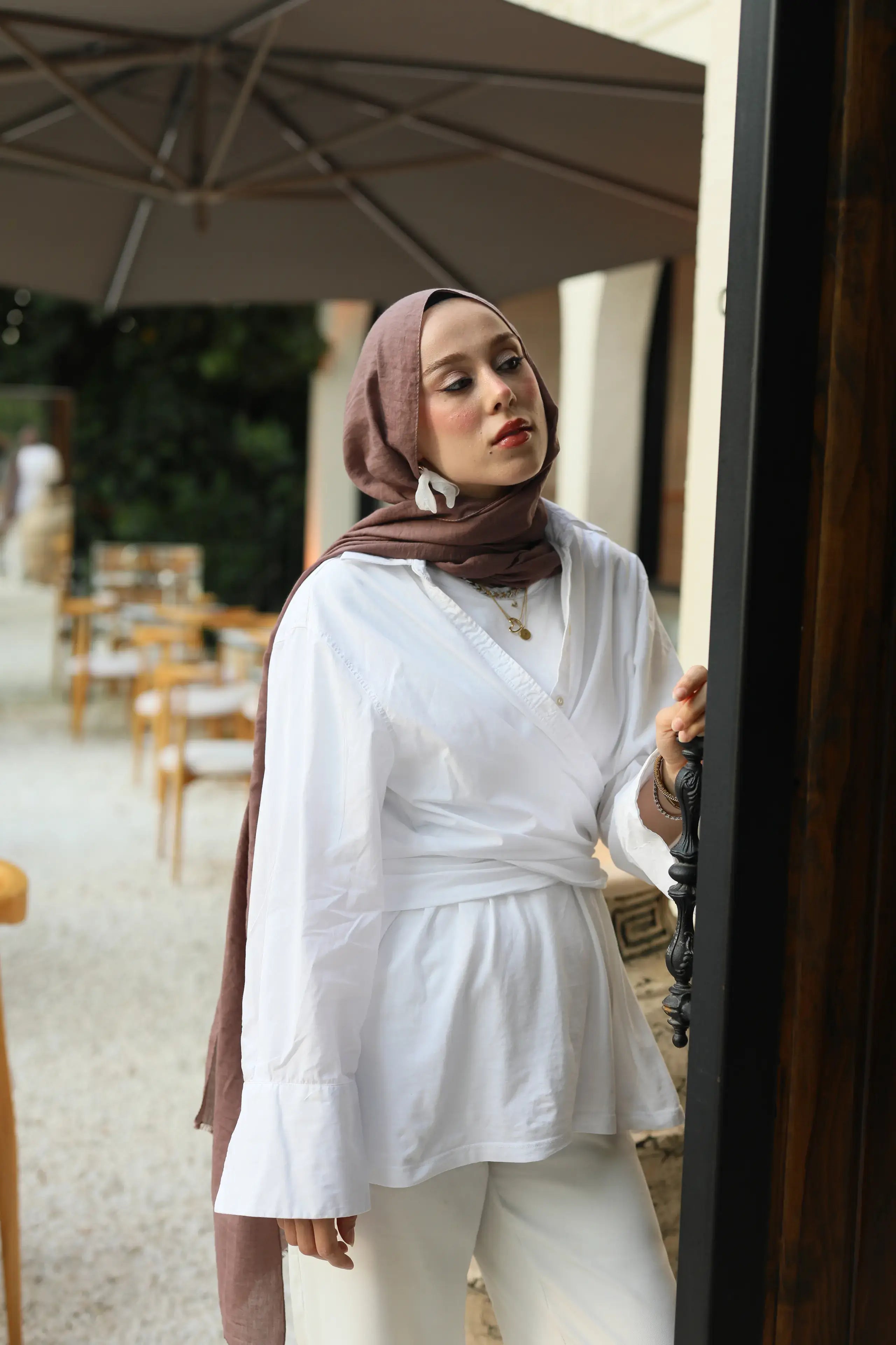 Yumuşak dokusuyla konfor sunan tozlu kahve Neo Pamuk şal modeli