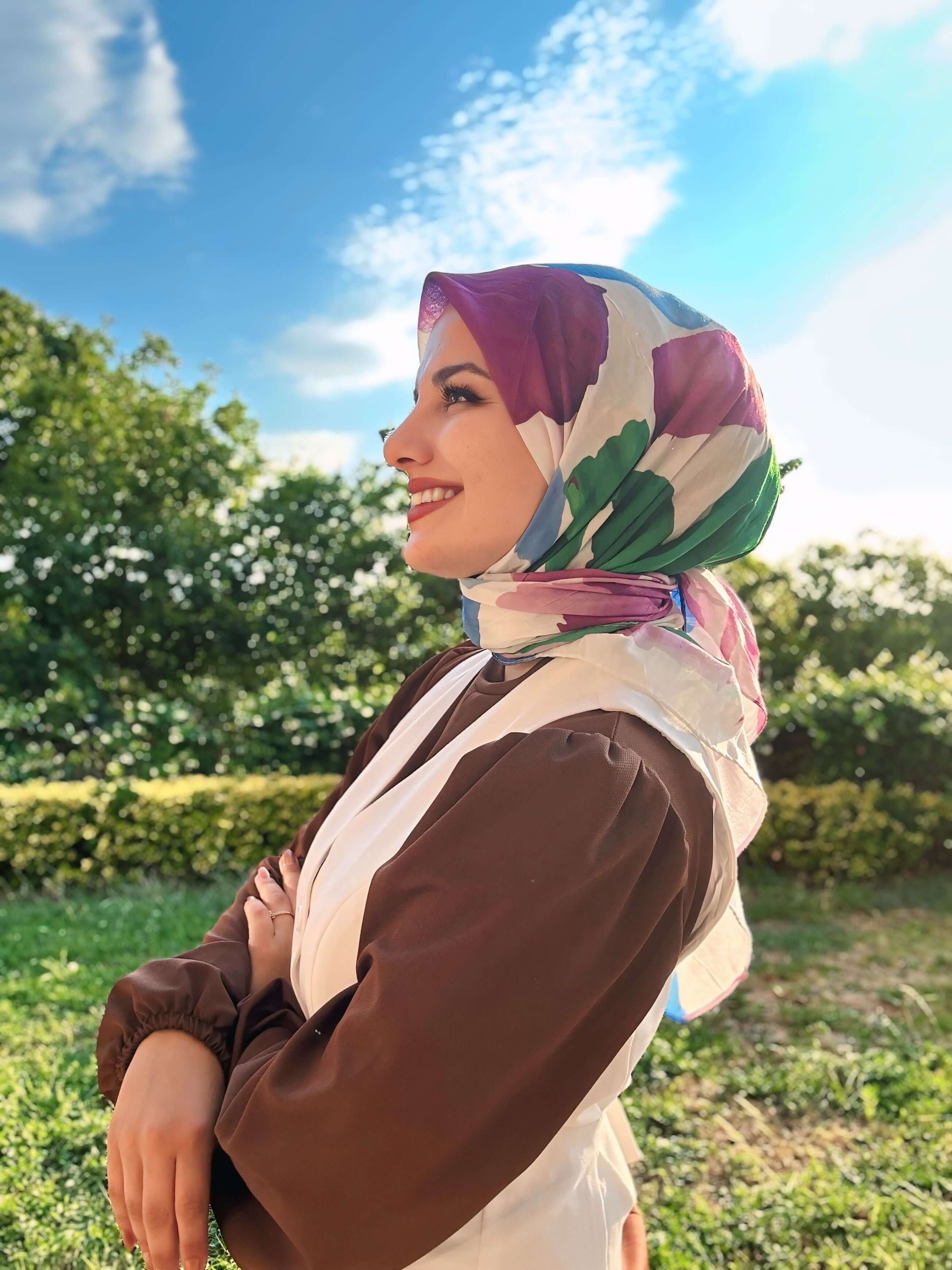 Yumuşak dokulu Beyaz Eflatun Palet Desen Bambu Eşarp ile şık kombin önerisi