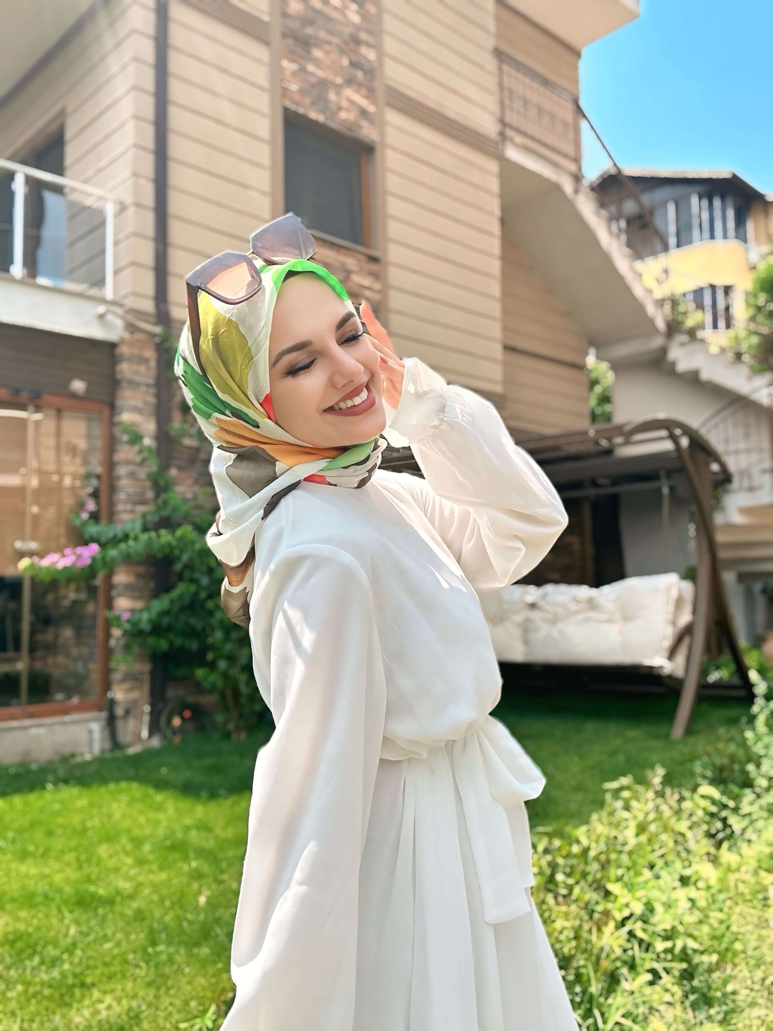 Palet Desen Bambu Eşarp Beyaz Haki ile doğal tonlarda şıklık