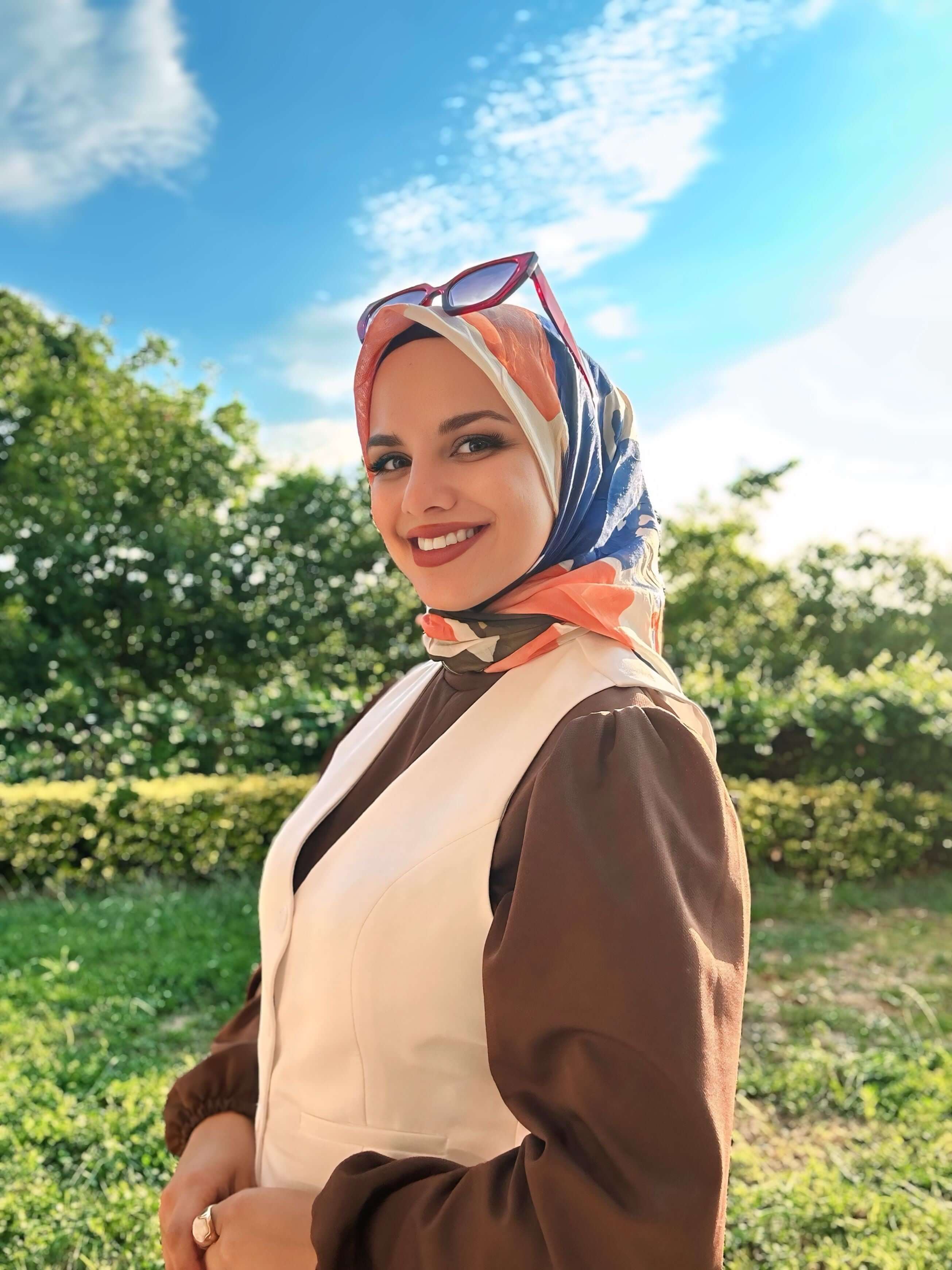 Beyaz ve saks mavisi tonlarında bambu dokulu Palet Desen Eşarp detaylı görünüm