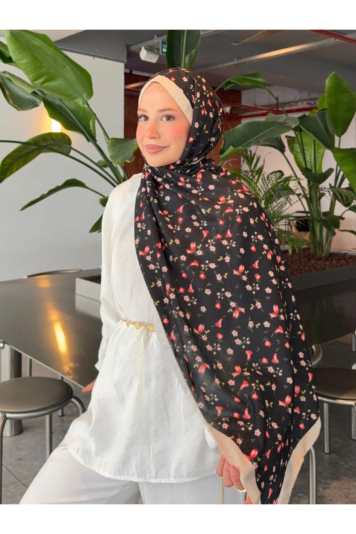 Retro desenli pamuk şal tok duruş ve kolay şekil alma özelliği