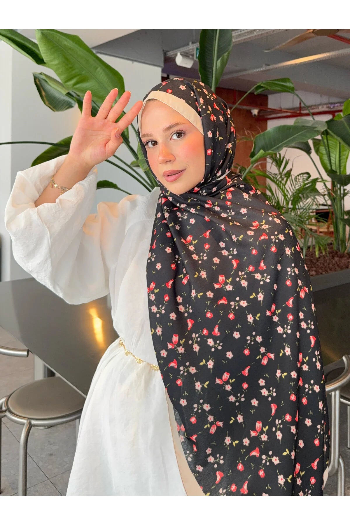 Retro desenli pamuk şal vintage çiçek motifleri görünümü