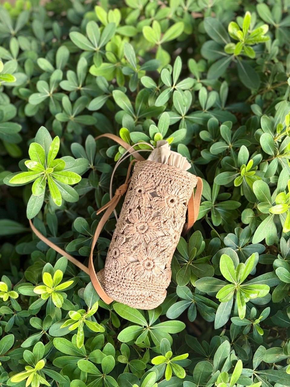 Şık ve özgün tasarımıyla Flora bohem çanta, stil sahibi görünümler için ideal bir seçimdir.