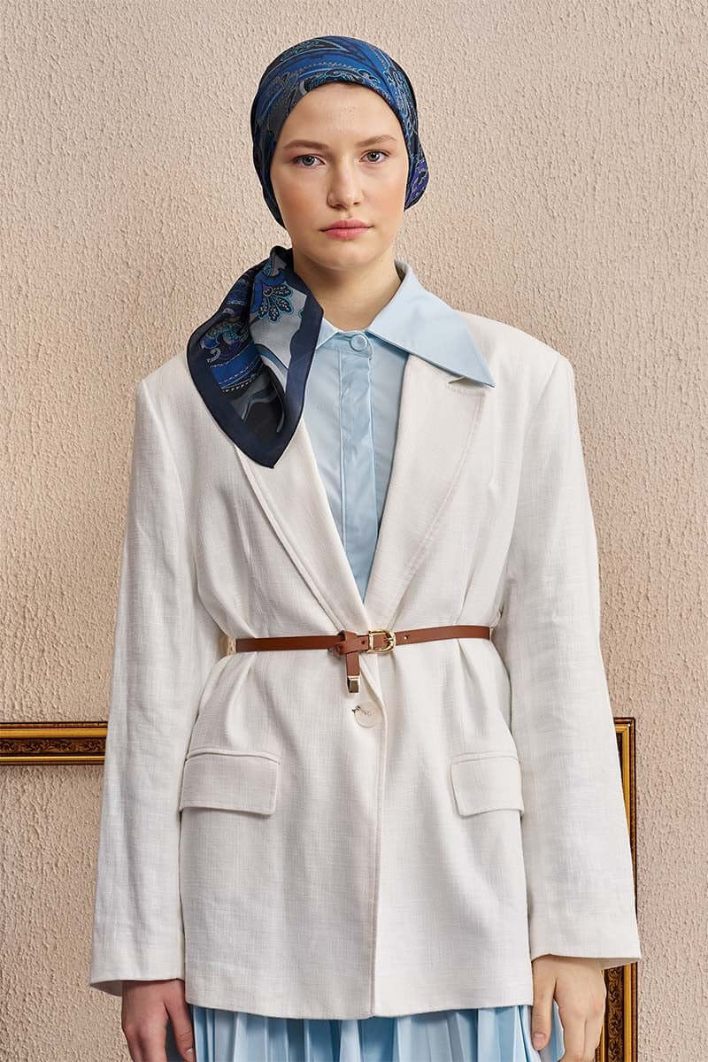 “Moda Nûda Vision Art Collection Lacrina desenli ipek eşarp – lacivert renkli etnik motifli tasarım”