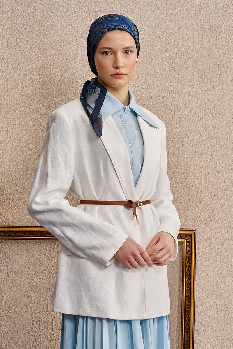 “Moda Nûda Vision Art Collection Lacrina desenli ipek eşarp – lacivert renkli etnik motifli tasarım”